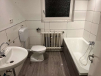 Badezimmer Obergeschoss - Charmantes 3-Familienhaus in Top-Lage – Sanierung oder Neubau möglich!